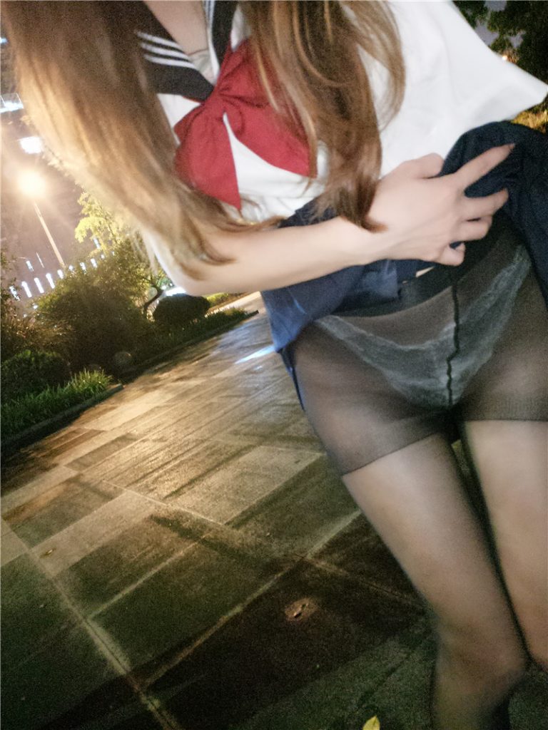 福利姬@小胖丁之沙发上的黑丝（35P+2V-336MB） COSPLAY-第2张